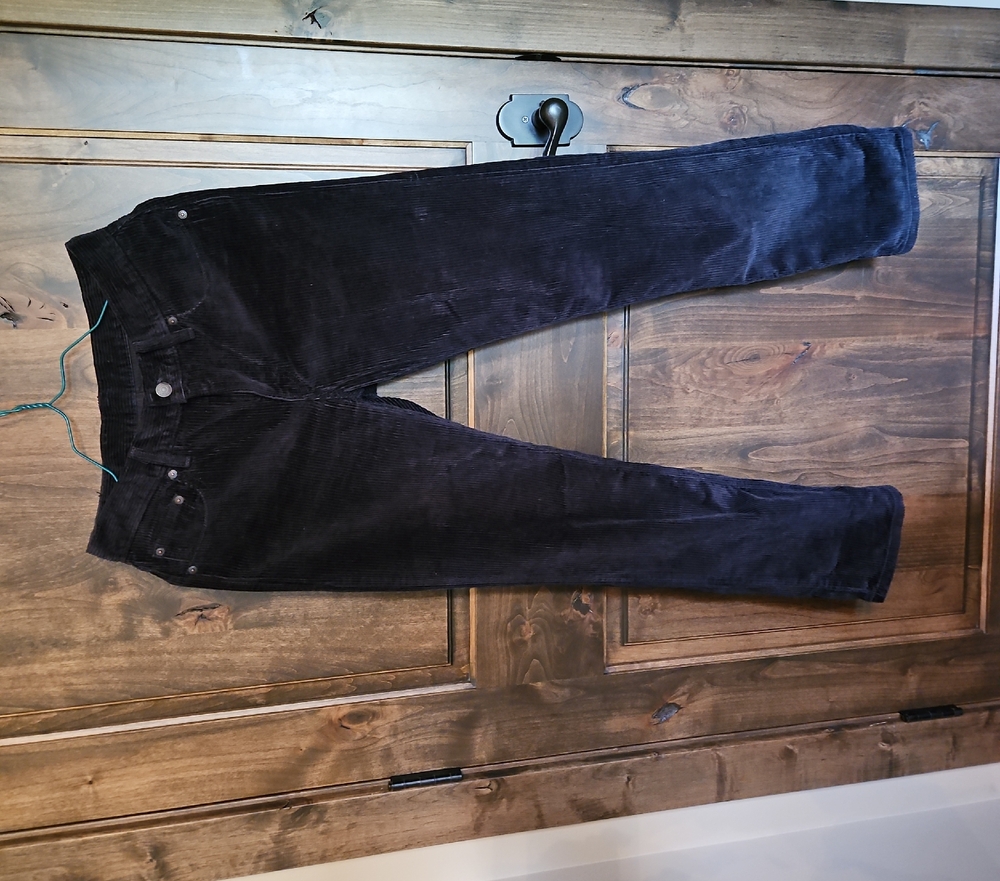 Levi Straight Leg Cords in Black